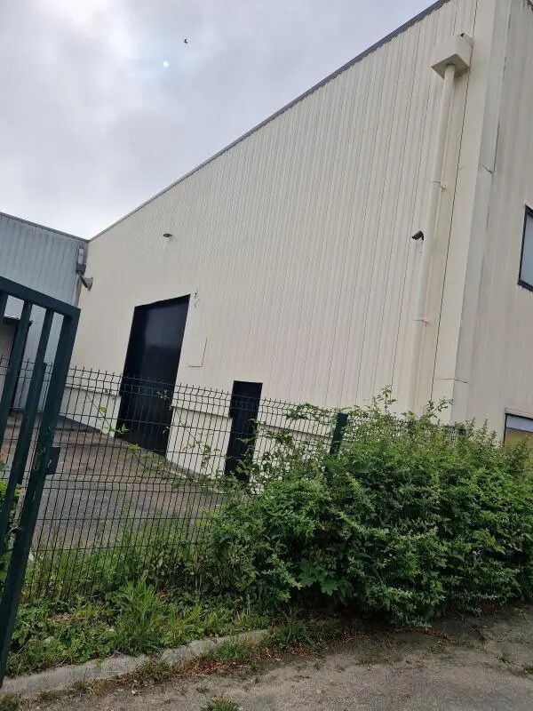 Light Industrial in SAINT-OUEN-L'AUMONE for sale Building Photo- Image 1 of 7