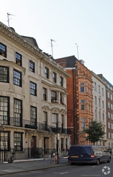 44 Harley St, London to rent - Building Photo - Image 3 of 3