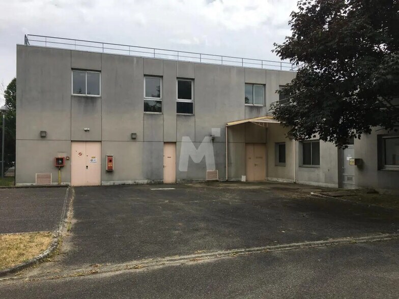 Office in Savigny-le-Temple to rent - Building Photo - Image 1 of 15