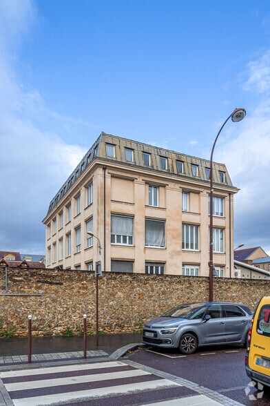 Office in Versailles to rent - Building Photo - Image 2 of 2