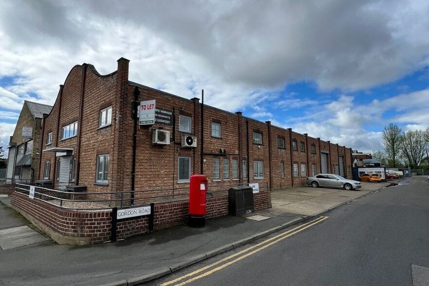 Lea Rd, Waltham Abbey for rent - Building Photo - Image 1 of 17