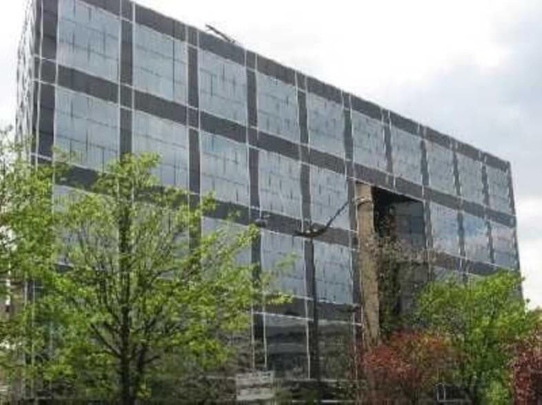 106 Avenue Albert 1er, Rueil-Malmaison to rent - Building Photo - Image 2 of 8