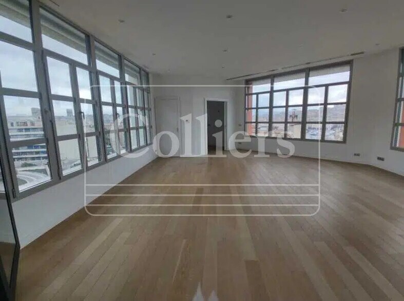 Office in Marseille for sale - Interior Photo - Image 2 of 11