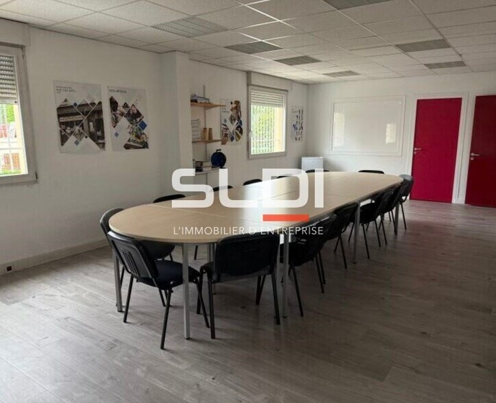 Light Industrial in Lyon to rent - Interior Photo - Image 1 of 5