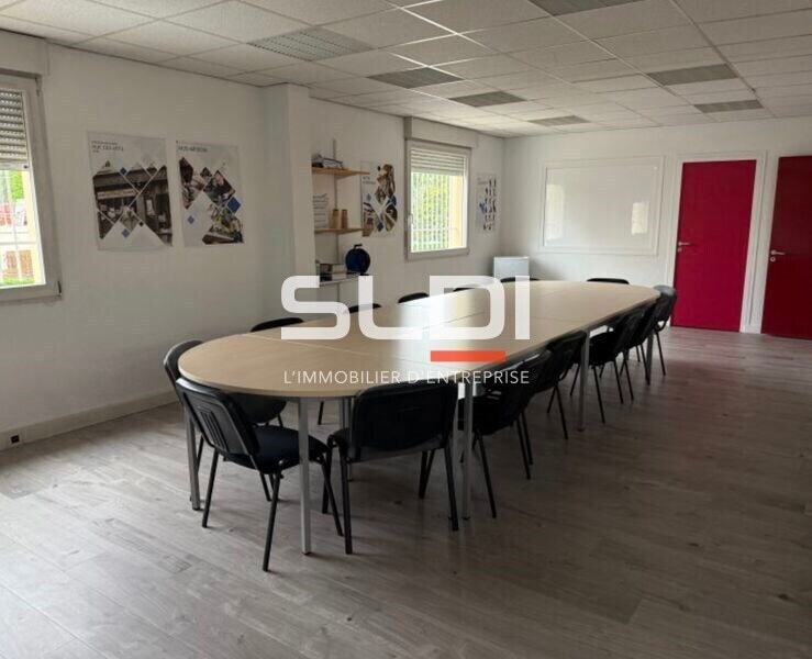 Light Industrial in Lyon to rent Interior Photo- Image 1 of 6