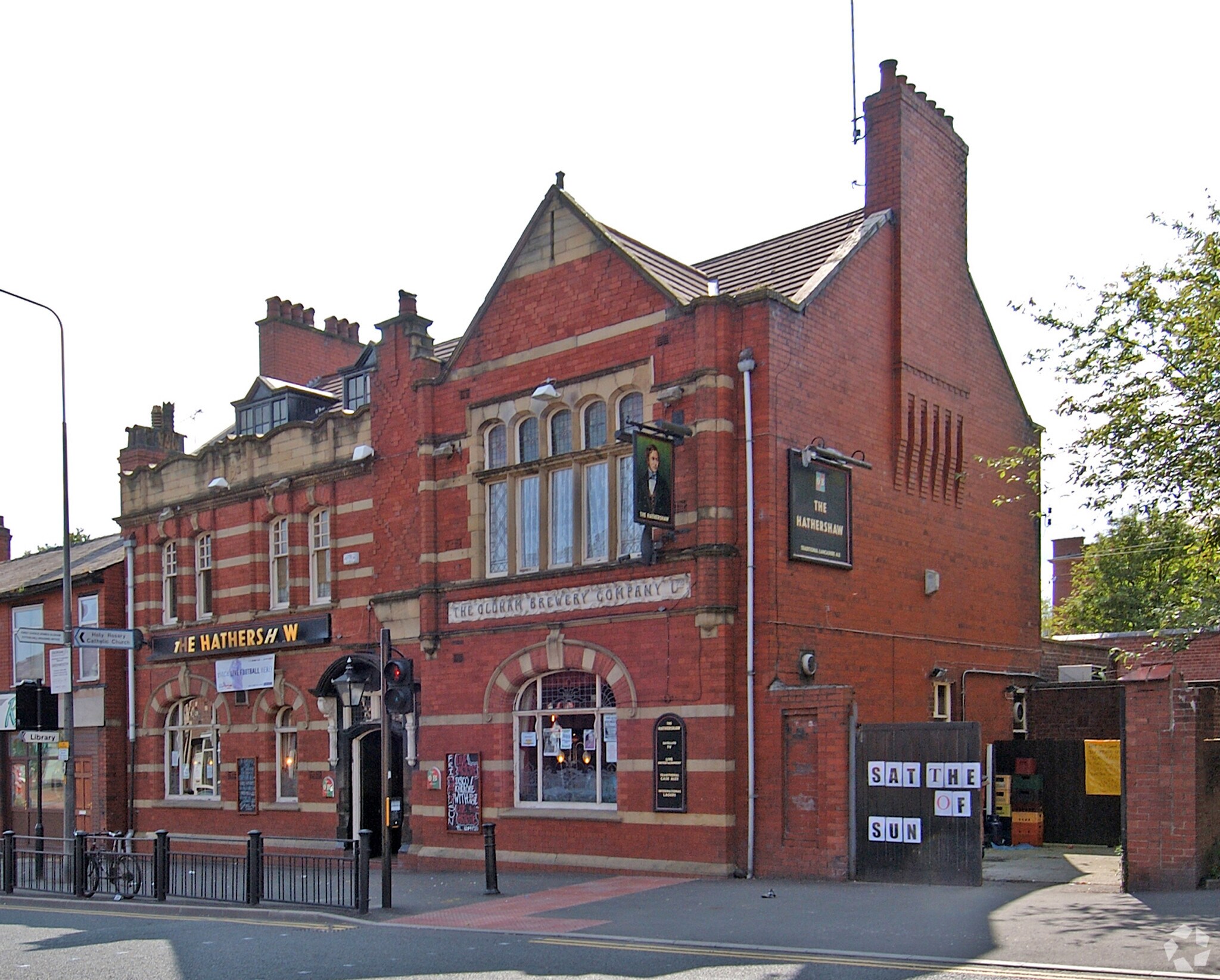 572 Ashton Rd, Oldham for sale Primary Photo- Image 1 of 1