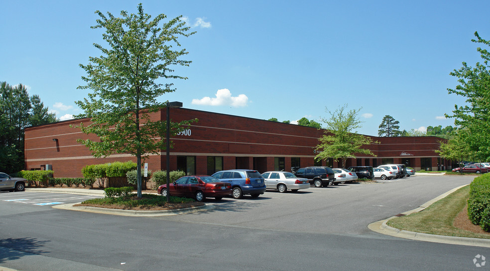 3900 Westpoint Blvd, Winston-Salem, NC for rent - Primary Photo - Image 1 of 4