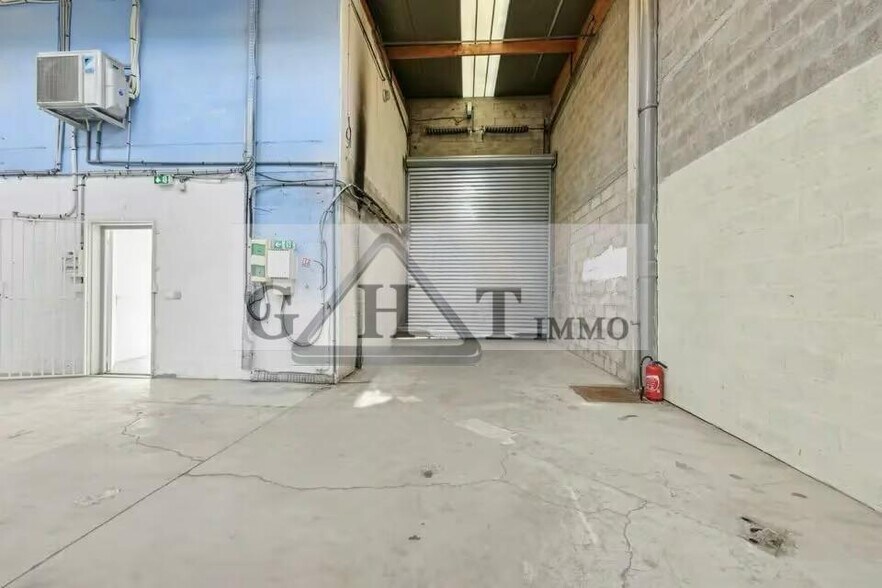 Industrial in Émerainville to rent - Interior Photo - Image 2 of 5