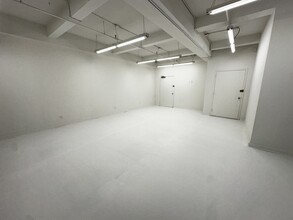 325 W 38th St, New York, NY to rent Interior Photo- Image 2 of 8