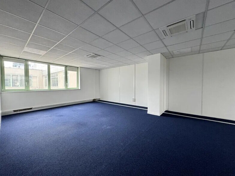Office in Pantin to rent - Primary Photo - Image 1 of 11