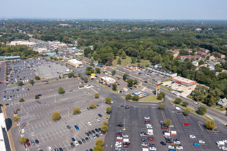 239-249 White Horse Pike, Lawnside, NJ for rent - Building Photo - Image 3 of 12