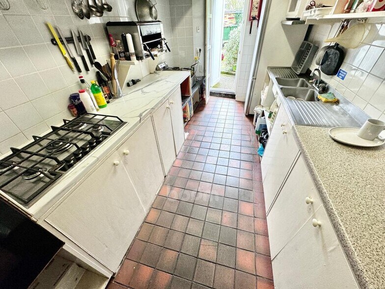 37 Whitehall, Maybole for sale - Interior Photo - Image 2 of 41