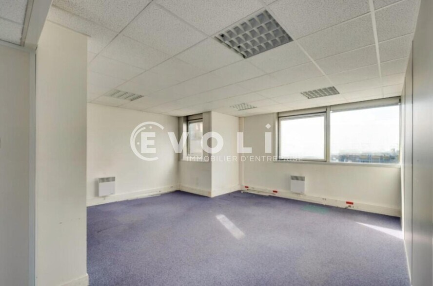 Industrial in Noisy-le-Grand to rent - Interior Photo - Image 2 of 7
