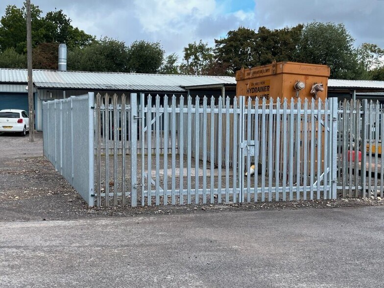 Pynes Hl, Exeter to rent - Building Photo - Image 3 of 4