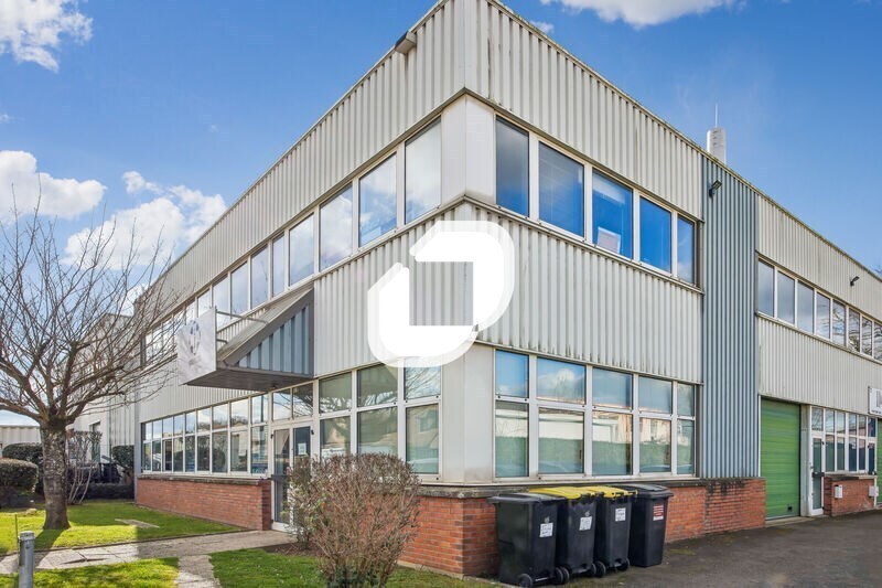 Light Industrial in Les Essarts-le-Roi for sale Building Photo- Image 1 of 23