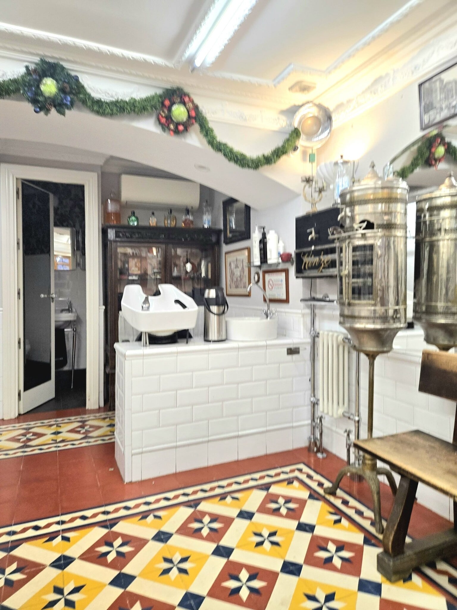 Retail in Madrid, Madrid to rent Interior Photo- Image 1 of 3