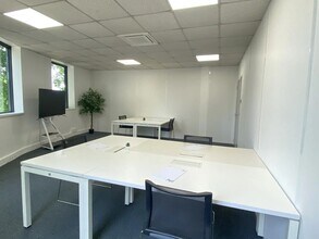 99 Rue Pereire, Saint-Germain-en-Laye to rent Interior Photo- Image 2 of 4