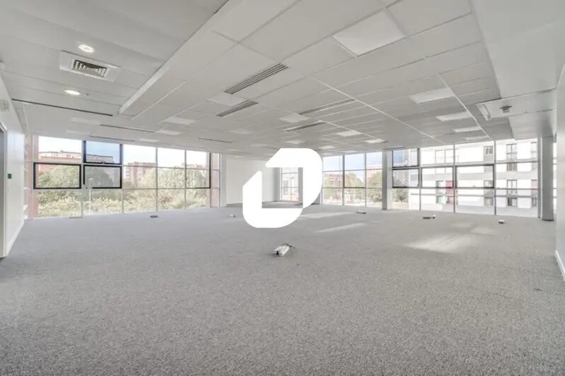 Office in Ivry-sur-Seine to rent - Building Photo - Image 3 of 37