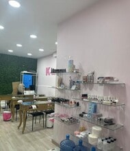 Retail in Madrid, Madrid to rent Interior Photo- Image 1 of 3