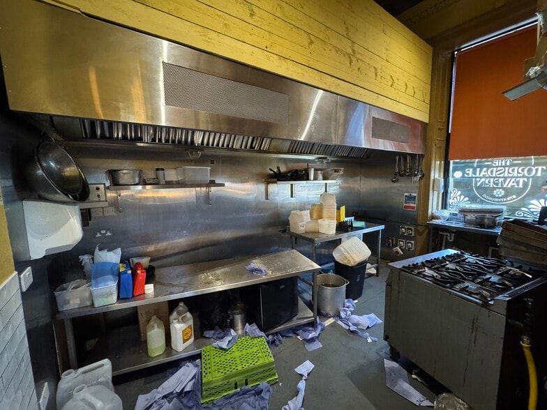 697 Pollokshaws Rd, Glasgow to rent - Building Photo - Image 3 of 12