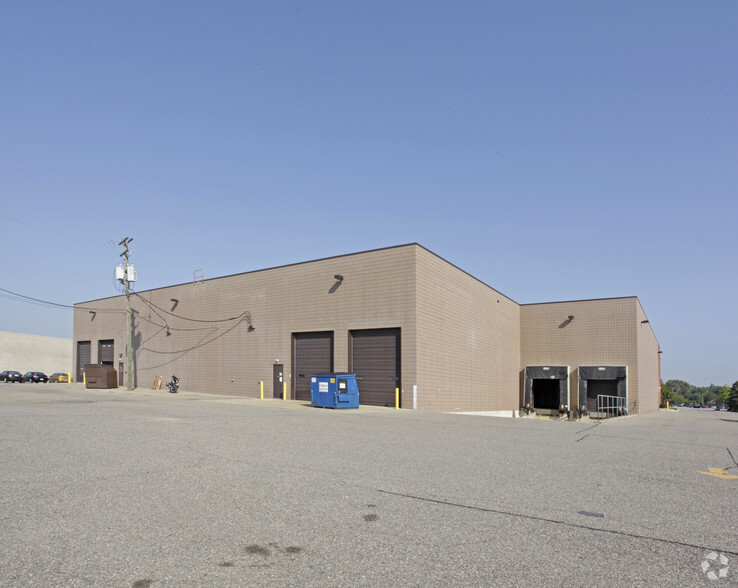 31555 Industrial Rd, Livonia, MI for rent - Building Photo - Image 2 of 3