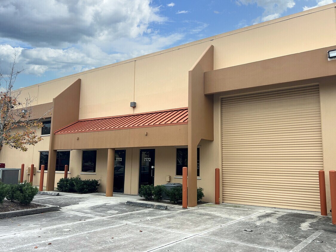 7772 SW Ellipse Way, Stuart, FL to rent Building Photo- Image 1 of 24