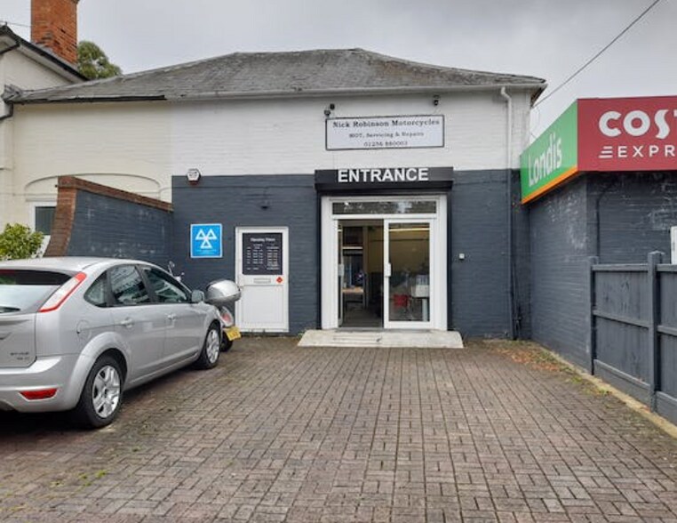 Reading Rd, Hook RG27 0AG UK
