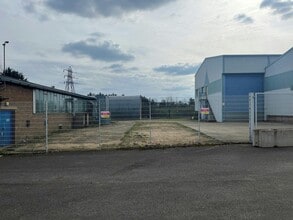 2 Redwongs Way, Huntingdon to rent Building Photo- Image 2 of 6