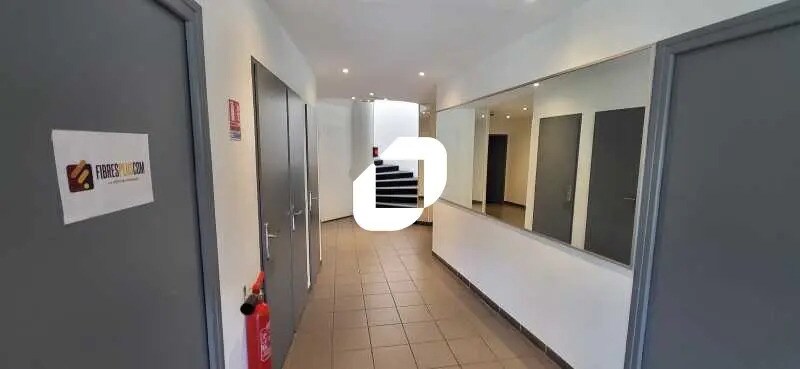 Office in Mérignac to rent - Interior Photo - Image 2 of 7