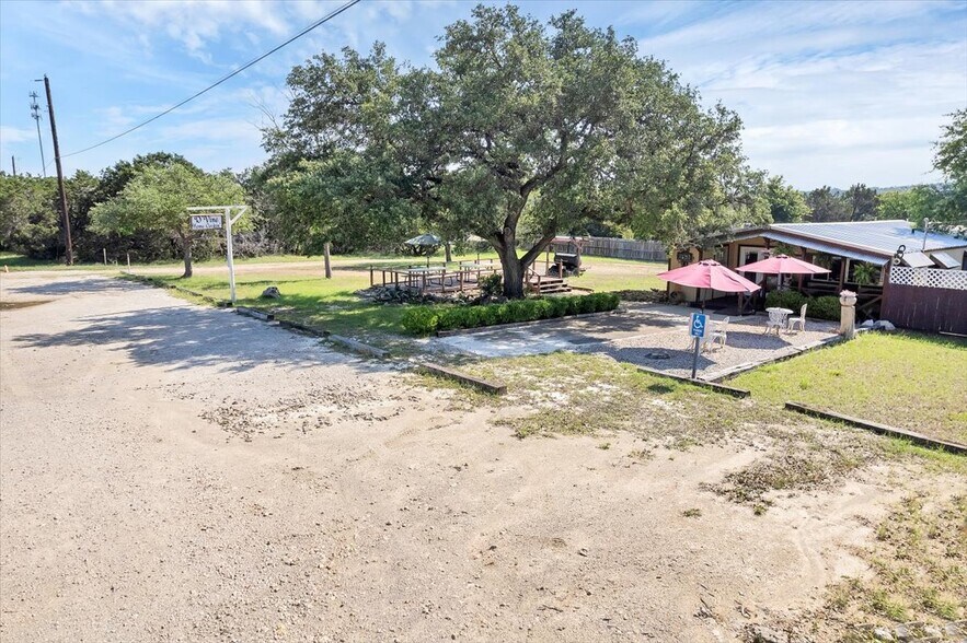 2173 Potters Creek Rd, Canyon Lake, TX for sale - Building Photo - Image 2 of 16