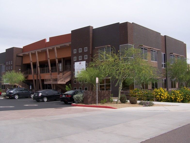 2060 W Whispering Wind Dr, Phoenix, AZ for rent - Building Photo - Image 3 of 37