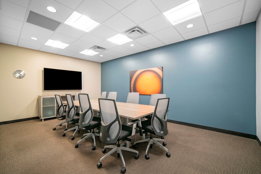 7301 N 16th St, Phoenix, AZ to rent - Interior Photo - Image 3 of 5