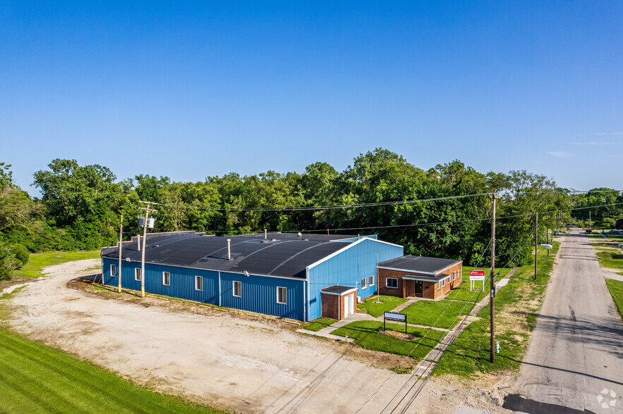 1100 N Main St, Fostoria, OH for rent - Primary Photo - Image 1 of 30