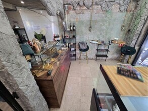 Retail in Barcelona, Barcelona to rent Interior Photo- Image 2 of 13