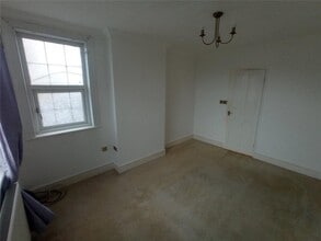 Burnham Rd, Althorne to rent Interior Photo- Image 1 of 15