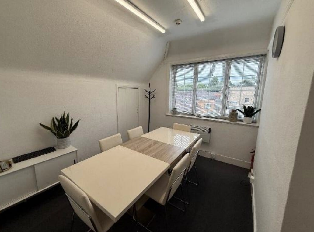 6 Burkes Para, Beaconsfield to rent Interior Photo- Image 1 of 3