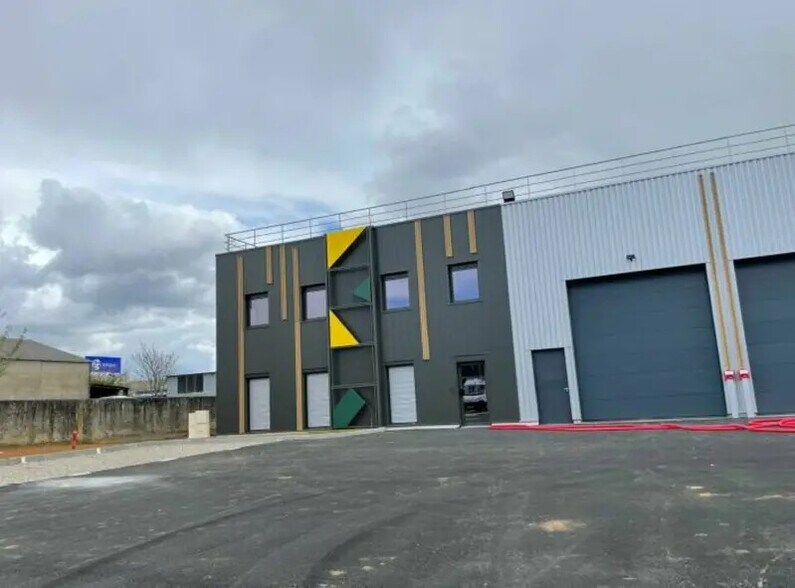Light Industrial in Saint-Priest to rent - Building Photo - Image 2 of 11