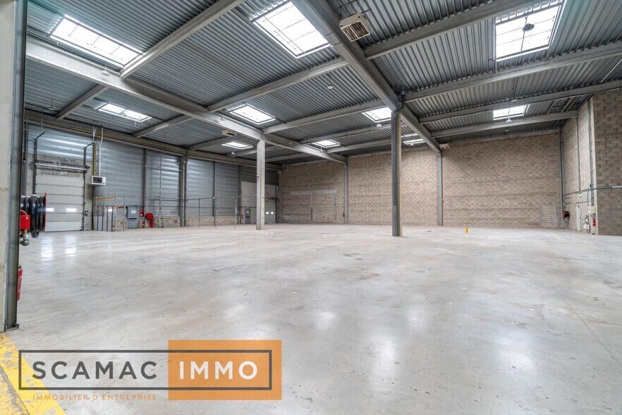 Industrial in Combs-la-Ville to rent - Building Photo - Image 2 of 9