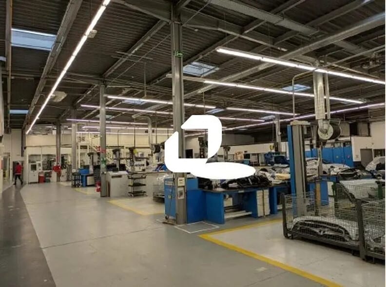 Light Industrial in Les Ulis to rent - Building Photo - Image 3 of 11