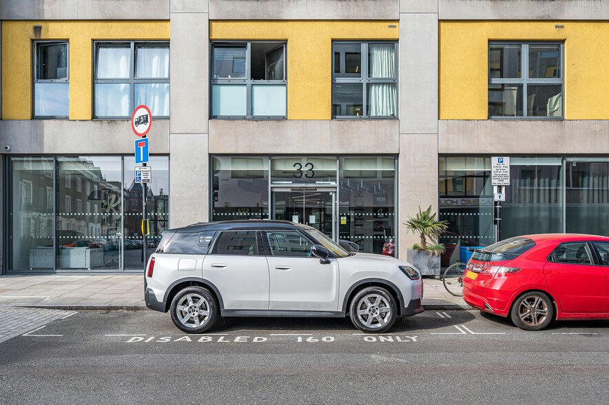 Oval Rd, London to rent - Building Photo - Image 1 of 21