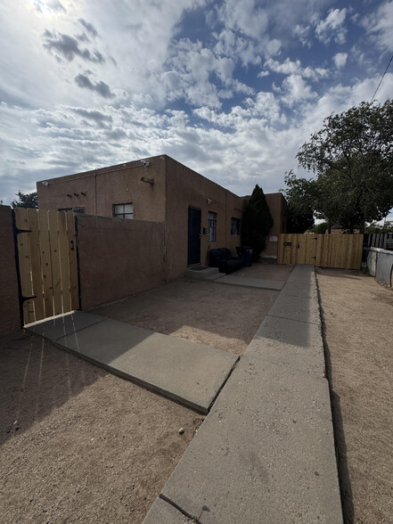 325 Charleston St SE, Albuquerque, NM for sale - Building Photo - Image 1 of 39