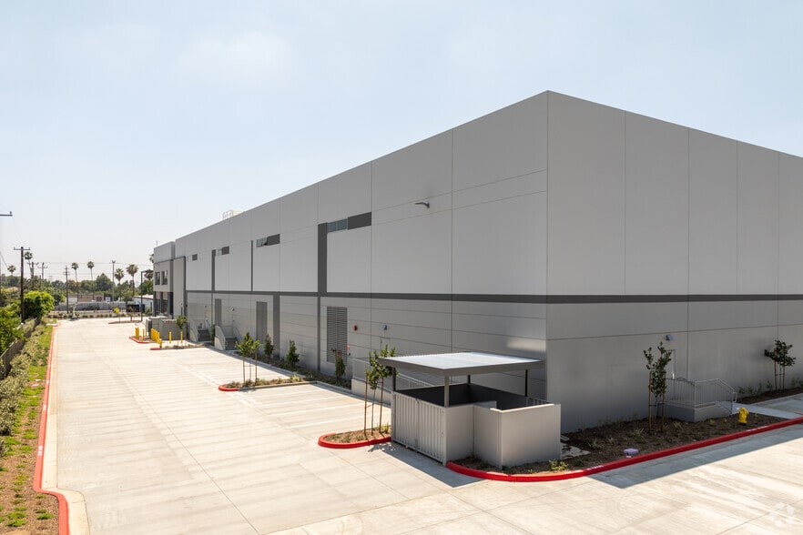 12772 San Fernando Rd, Sylmar, CA to rent - Building Photo - Image 2 of 8