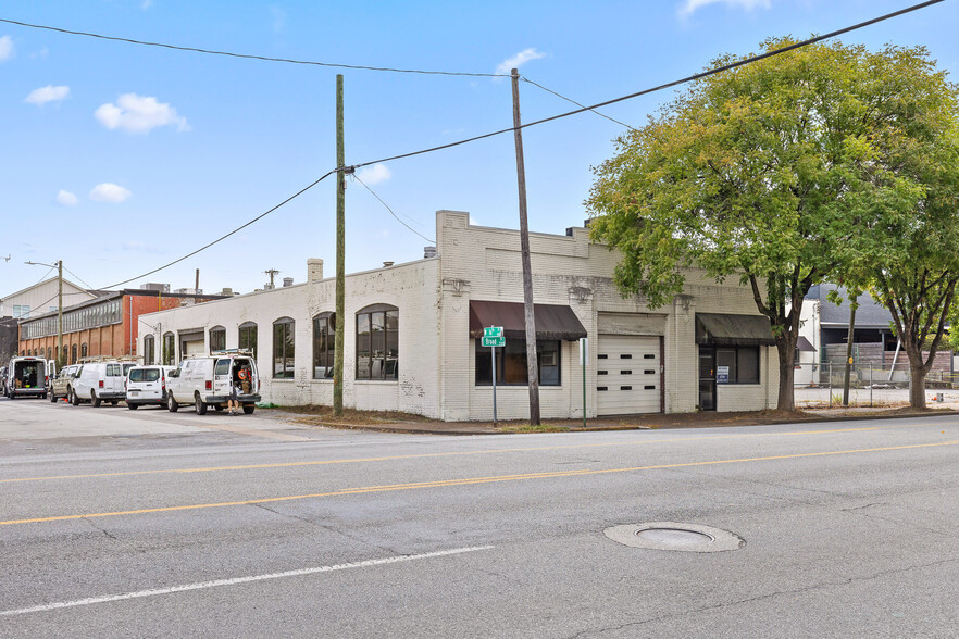 1600 Broad St, Chattanooga, TN for sale - Building Photo - Image 2 of 18