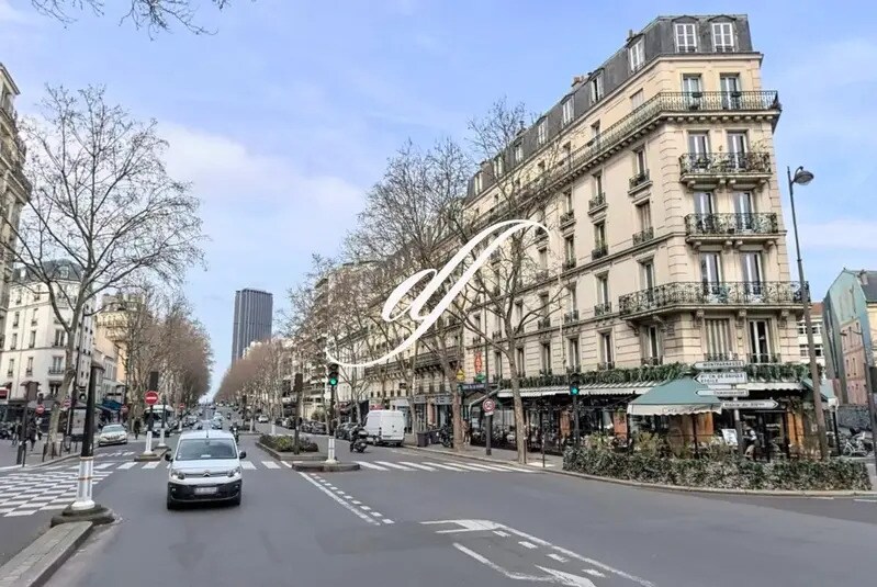 Retail in Paris for sale Building Photo- Image 1 of 16