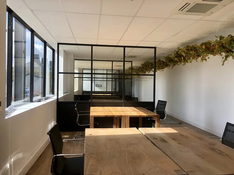 Office in Bordeaux to rent - Building Photo - Image 2 of 23