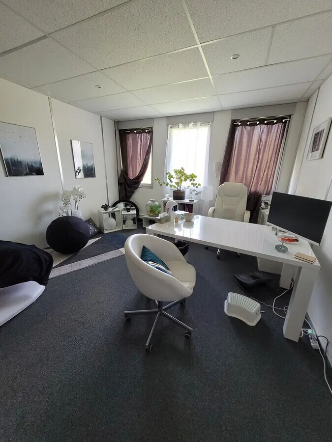 Chemin Du Moulin Carron, Écully, RHO 69130 - Unit Lot 1 -  - Interior Photo - Image 1 of 3