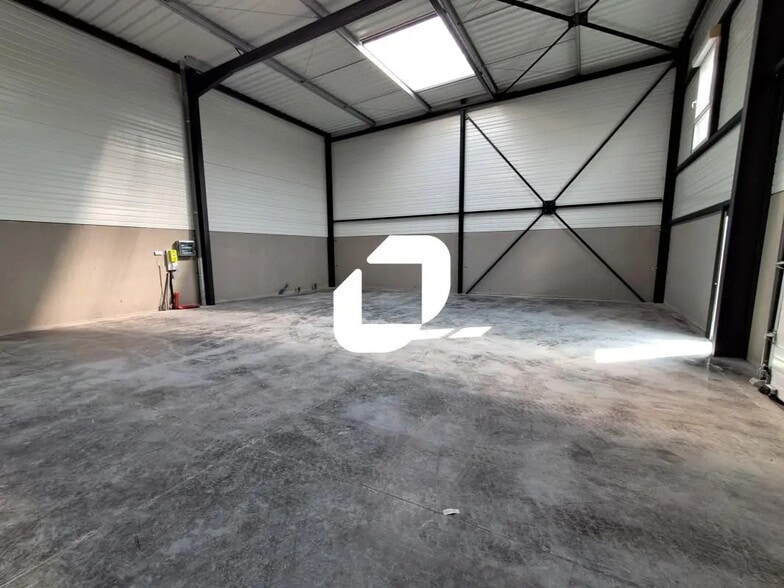 3 Rue De Chardonnet, Wattrelos to rent - Building Photo - Image 2 of 13