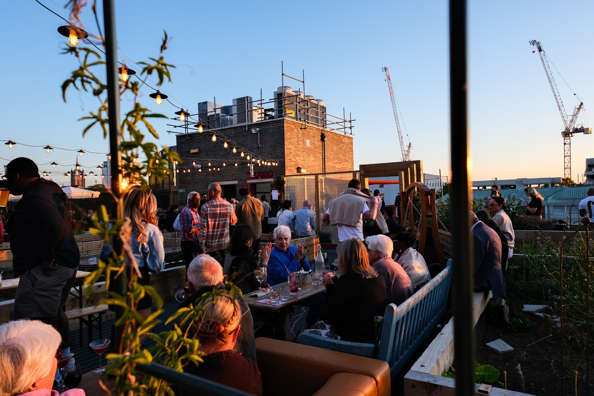 7 Throwley Way, Sutton to rent Building Photo- Image 1 of 21