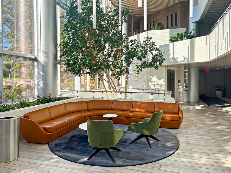 1266 E Main St, Stamford, CT to rent - Interior Photo - Image 3 of 19