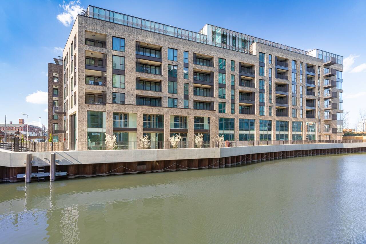 8 Cooks Rd, London to rent Primary Photo- Image 1 of 2